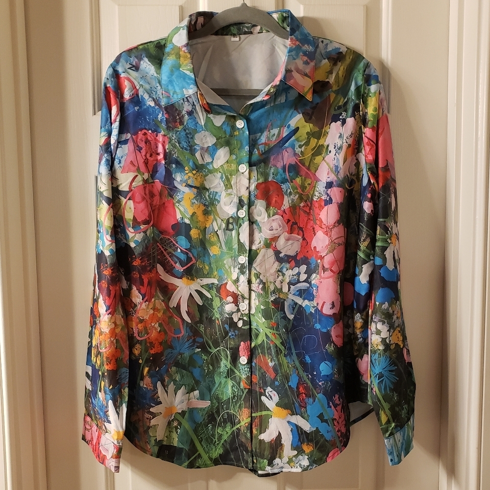 NWT! Floral Multicolor Women's Top - Picture 2 of 3